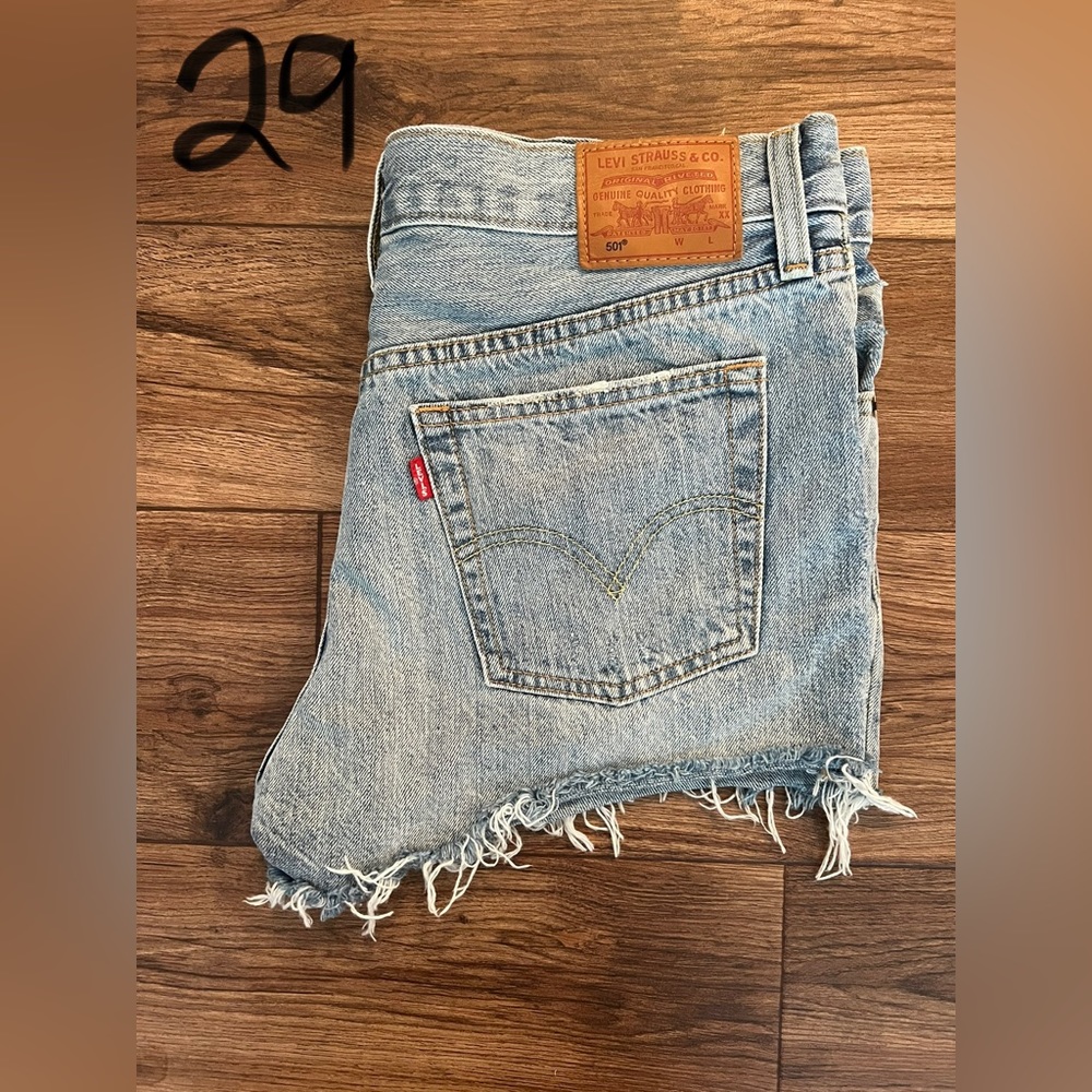 Levi’s Womens size 29 denim shorts